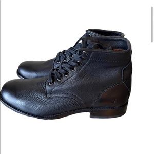 Frye Tyler lace ups size 8